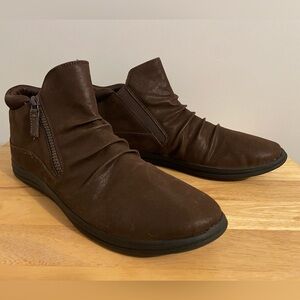 Clarks Cloudsteppers Womens Sz 12 Slip-On Booties Breeze Range Dark Brown